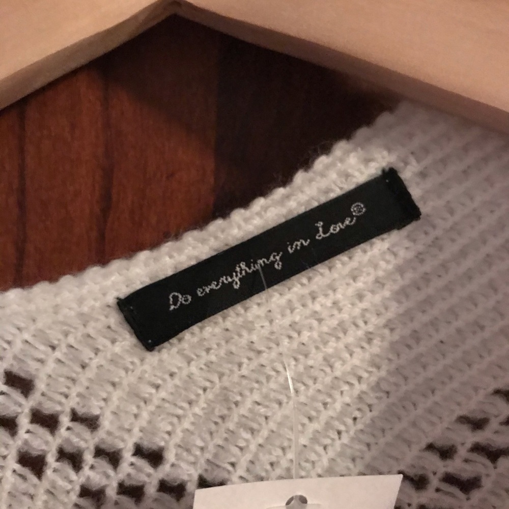 Cream wrap with fringe - Picture 3 of 3